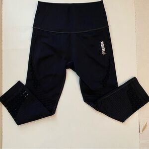 Women’s Gymshark Energy Seamless Perforated Leggings in black Size Small